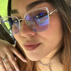 Meet your Posher, Reyna